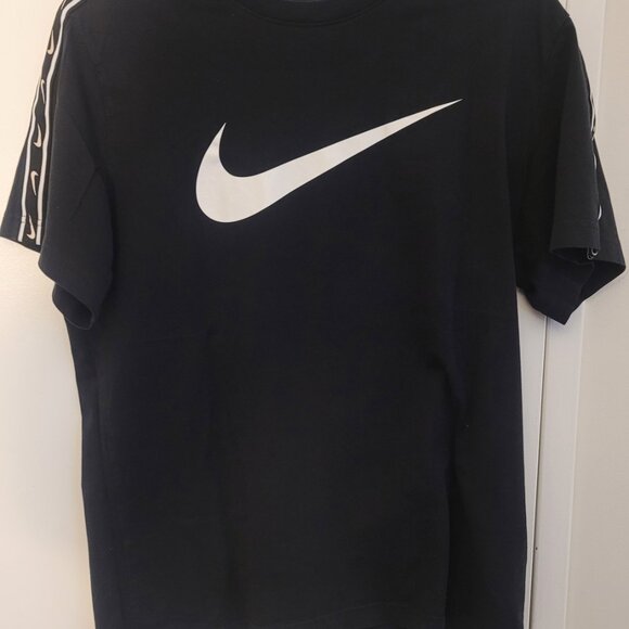 🔥 FOR SALE: Nike T-Shirt – Size M, Black 🔥 - Picture 7 of 10